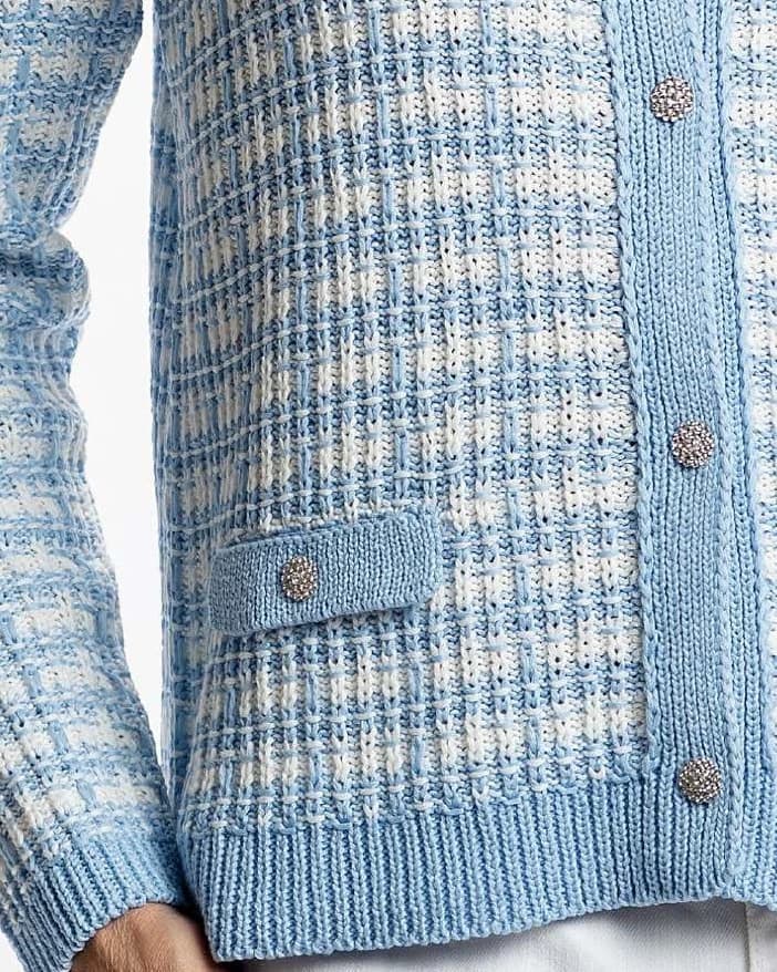 Chaqueta Estilo "Channel" Celeste con Detalle de Cinta: La Elegancia Atemporal que Abraza tu Libertad - vista secundaria