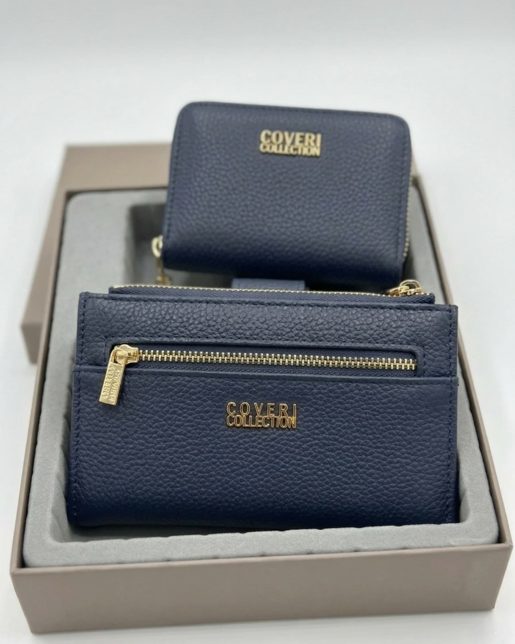 Juego de Cartera y Tarjetero Esencia Duo Azúl: Elegancia Práctica — vista 3